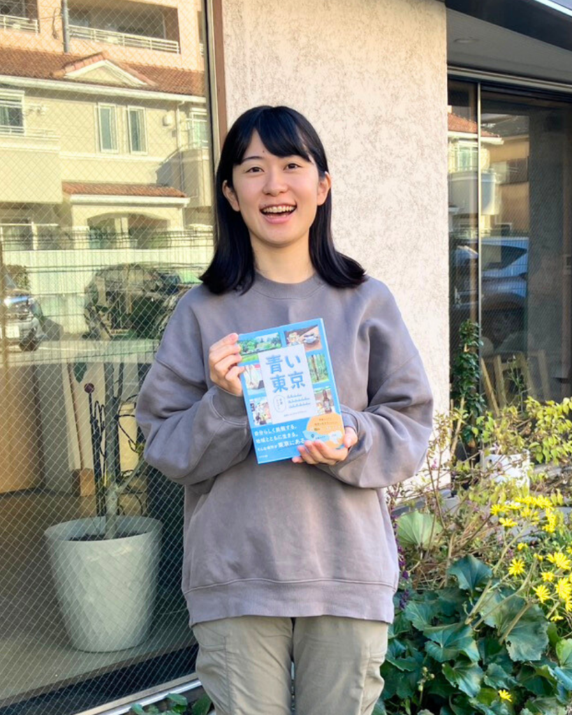 田無のbirthオフィスで青い東京を手に取る今野