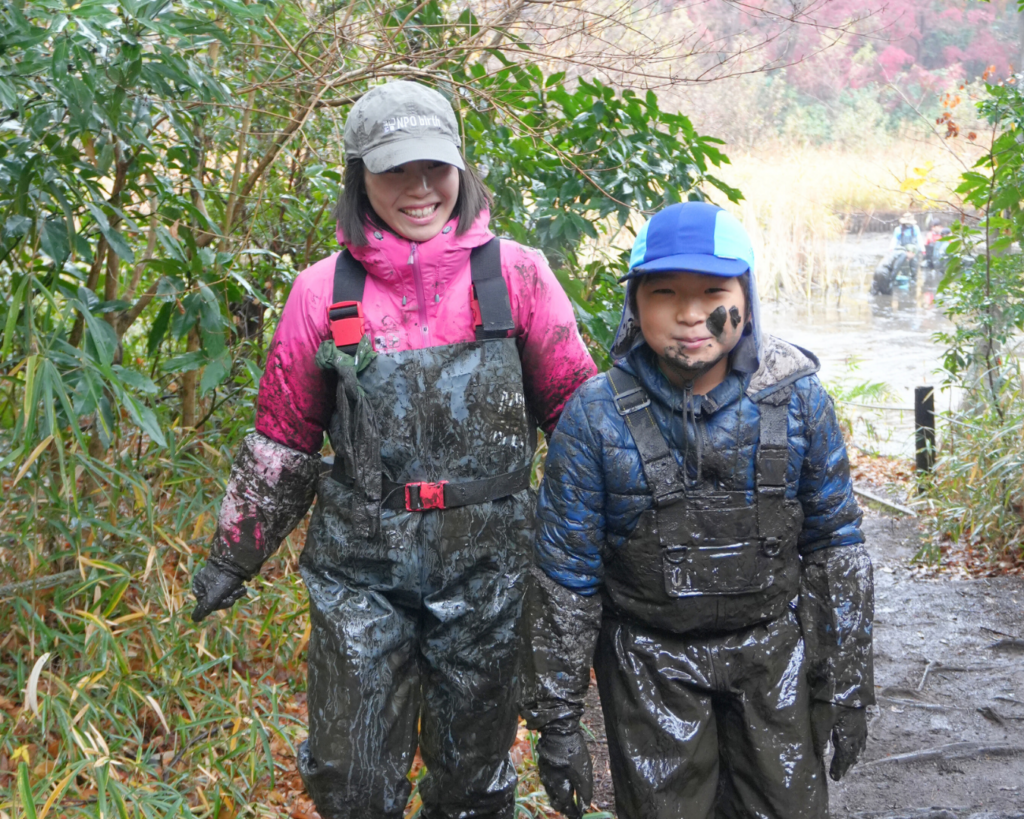 2025年12月国立科学博物館附属自然教育園でのかいぼりのようす