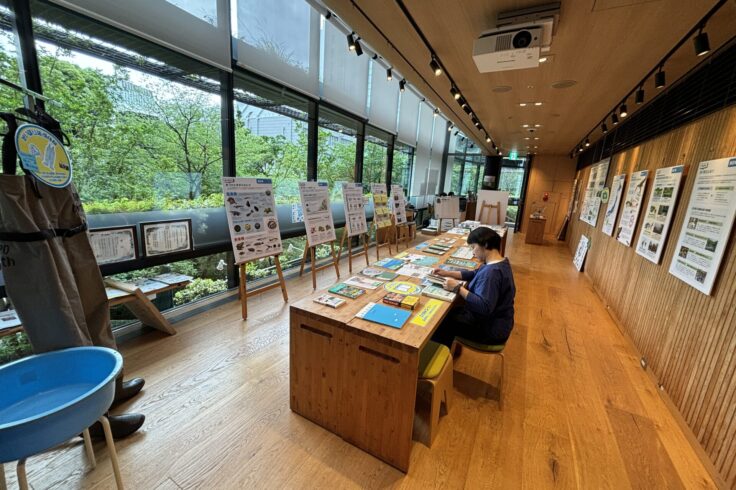 ECOM駿河台でのNPObirthの企画展「池の水100回抜いてわかったこと」展示風景